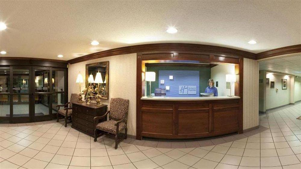 Holiday Inn Express Hotel Fort Campbell-Oak Grove By Ihg Exterior foto