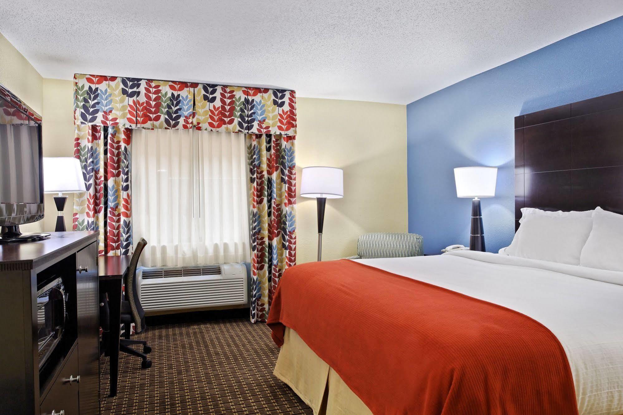 Holiday Inn Express Hotel Fort Campbell-Oak Grove By Ihg Exterior foto
